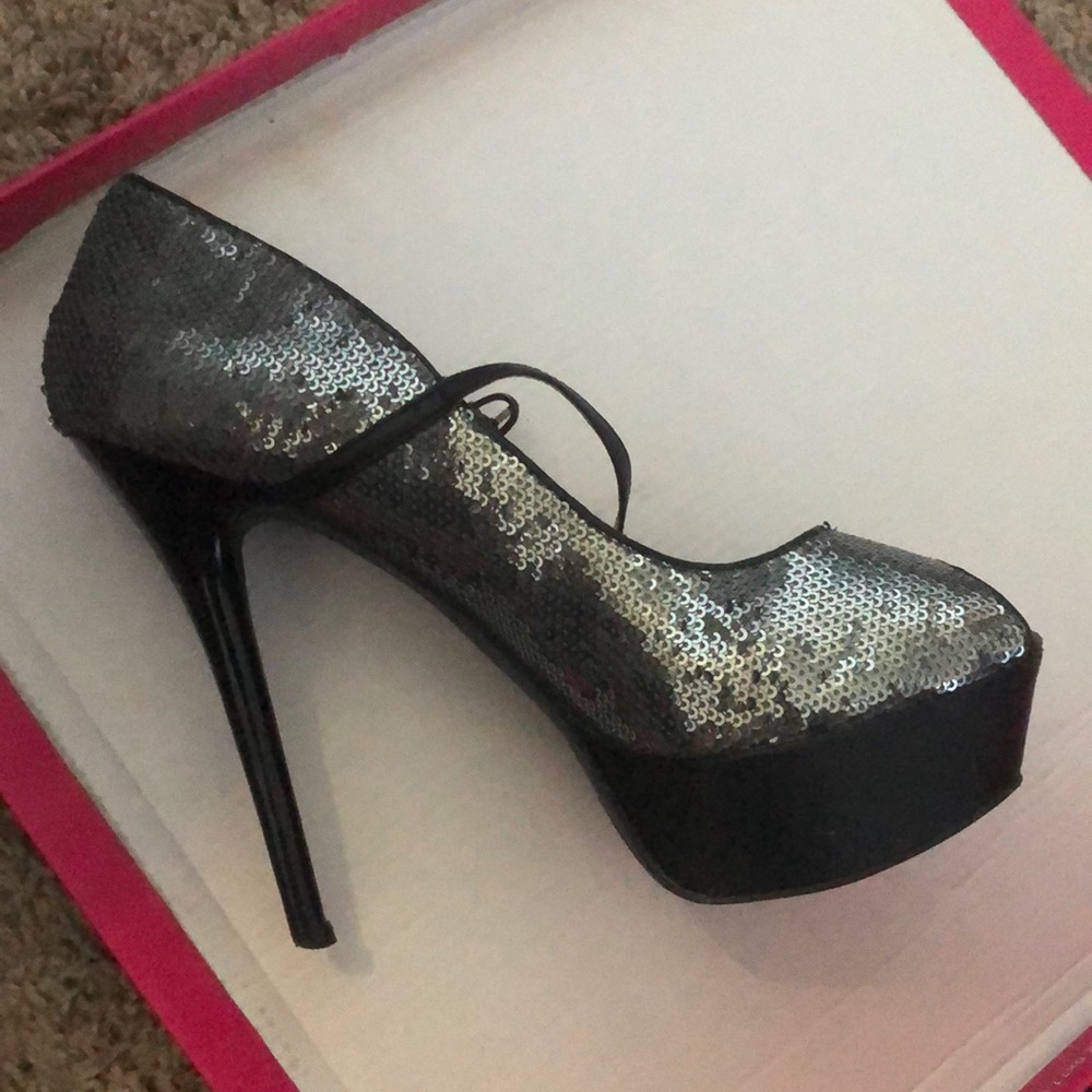 Silver sequined platform heels - Picture 2 of 2
